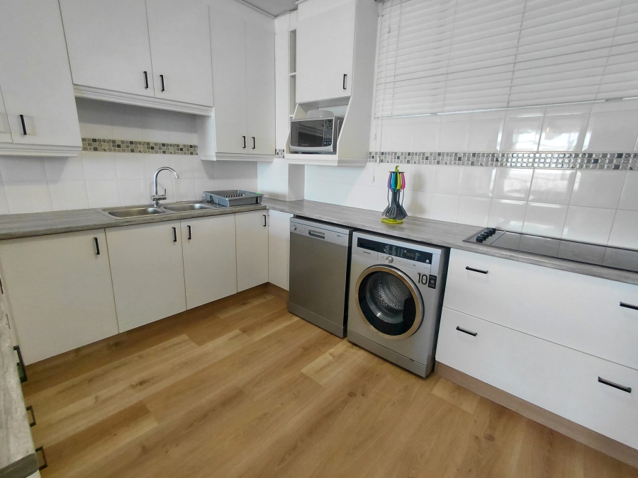 To Let 2 Bedroom Property for Rent in Summerstrand Eastern Cape